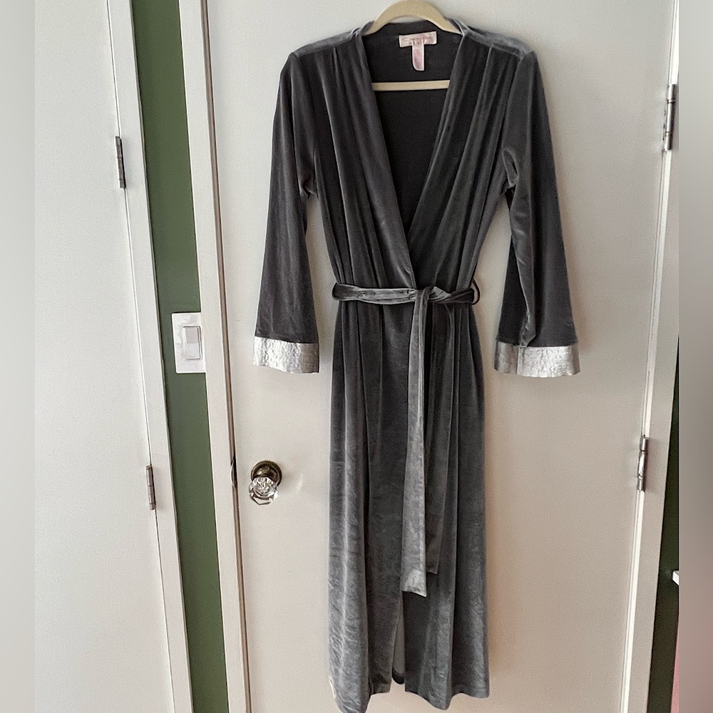 Oscar de La Renta Velvet Robe